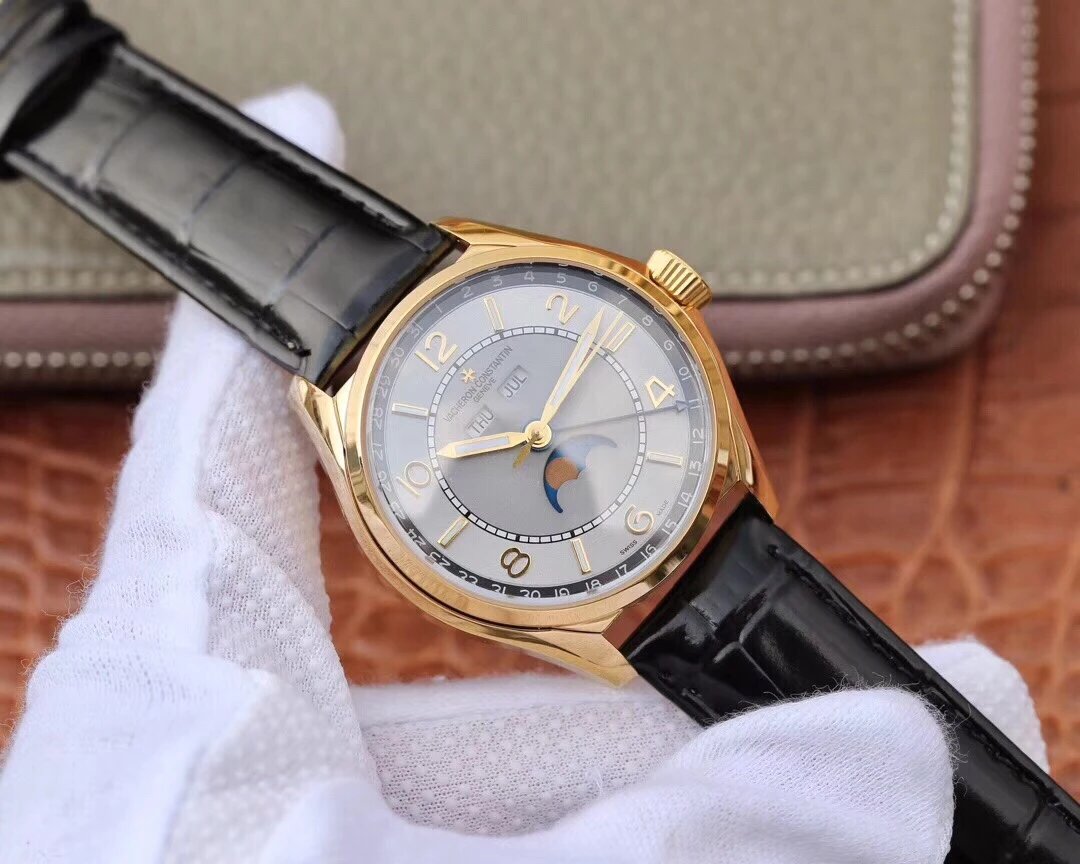 江诗丹顿伍陆之型FIFTYSIX4000E/000AB439这款手表设计特别 江诗丹顿伍陆之形4600复刻￥3480.00