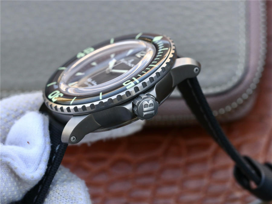 高仿宝珀五十噚值得买吗 HG宝珀全新的五十噚大日历5050-12B30-B52A¥4580 第4张 高仿宝珀五十噚值得买吗 HG宝珀全新的五十噚大日历5050-12B30-B52A¥4580 第4张