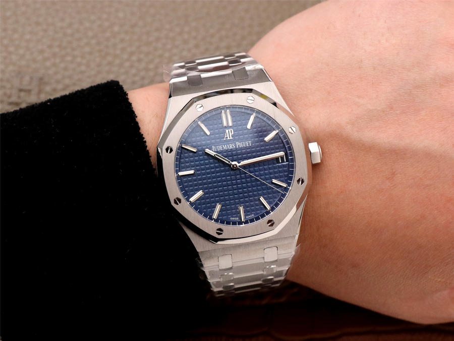 一比一高仿爱彼 皇家橡树系列蓝盘 15500ST.OO.1220ST.01 ZF厂出品￥3980 第11张