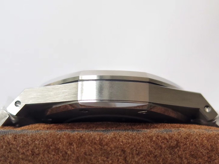 ZF厂爱彼15400价格 高仿爱彼皇家橡树系列15400ST.OO.1220ST.03¥3680 第7张 ZF厂爱彼15400价格 高仿爱彼皇家橡树系列15400ST.OO.1220ST.03¥3680 第7张