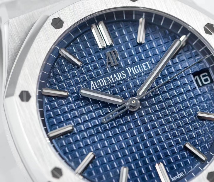 ZF厂爱彼15500 高仿爱彼皇家橡树系列15500ST.OO.1220ST.01 机械男表￥3980 第4张