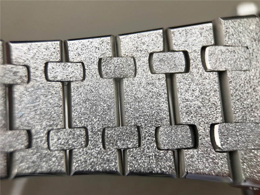 OM廠愛彼皇家橡樹繫列石英霜金腕錶67653BC.GG.1263BC.02￥3180 第15张